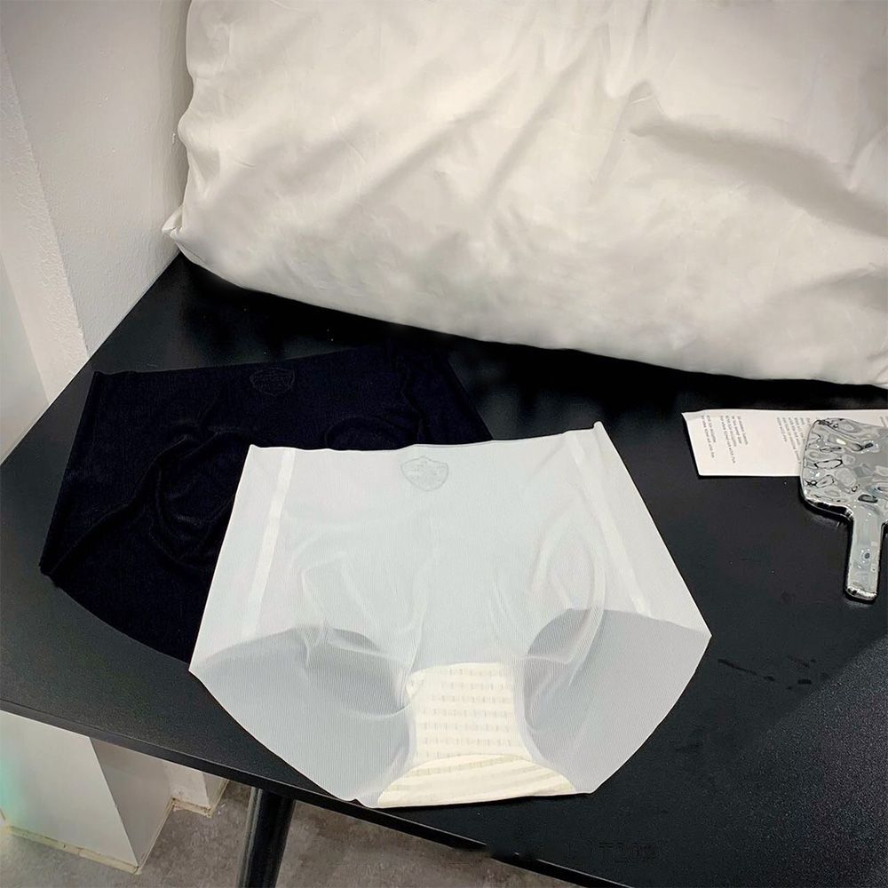 輕盈裸肌透膚細緻內褲 7781